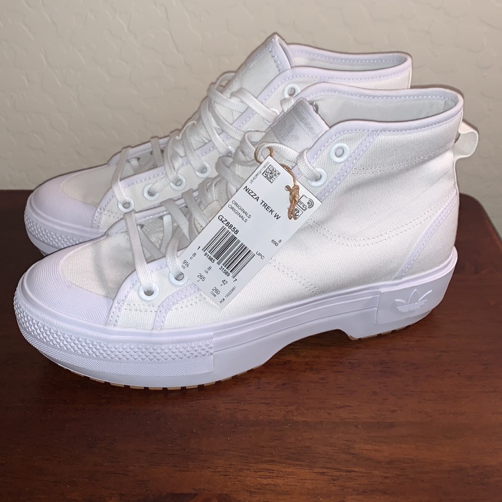 ADIDAS BRAND NEW WITH TAG SIZE 9.5 NIZZA TREK GZ8858 WHITE SNEAKERS